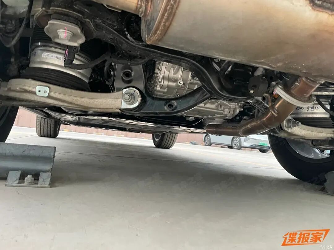 定位豪华方盒子SUV,5座/6座可选,30万你会选它吗?图7