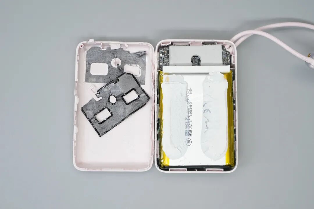 拆解报告：倍思20000mAh 45W自带双线移动电源图28