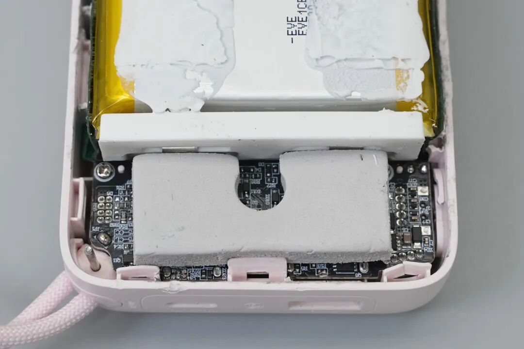 拆解报告：倍思20000mAh 45W自带双线移动电源图29