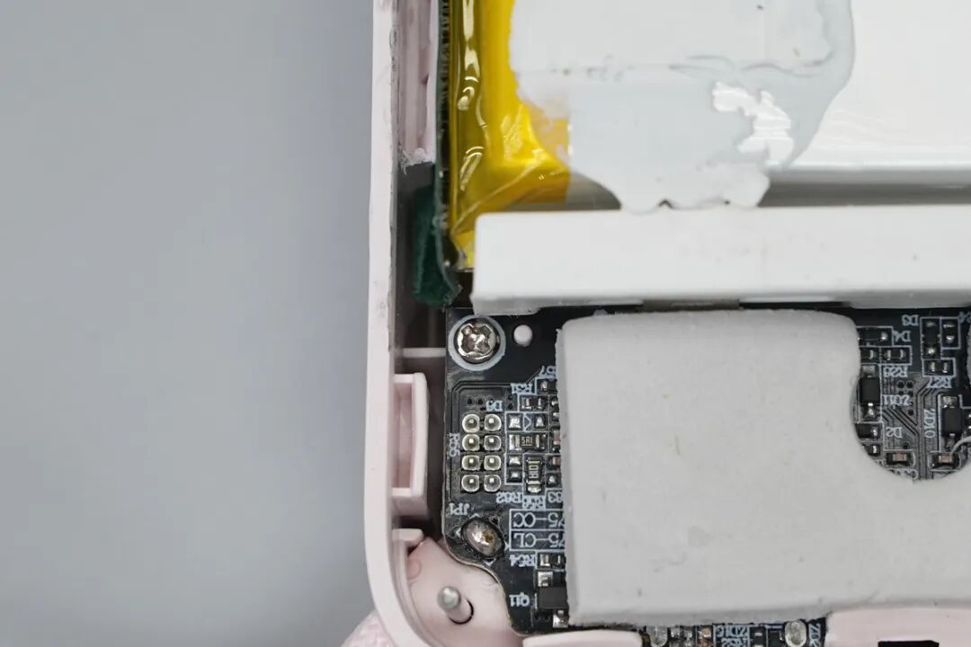 拆解报告：倍思20000mAh 45W自带双线移动电源图30