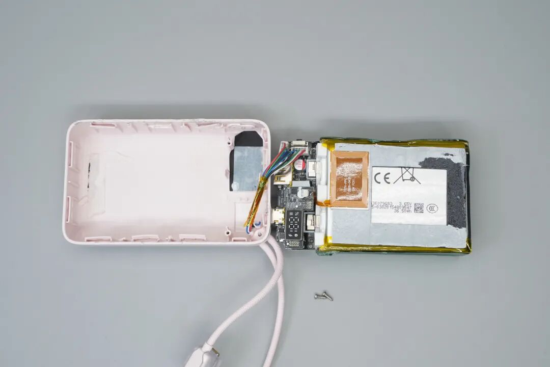 拆解报告：倍思20000mAh 45W自带双线移动电源图31