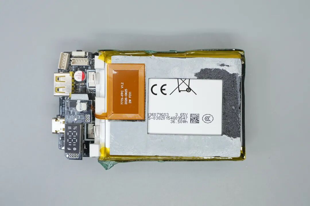 拆解报告：倍思20000mAh 45W自带双线移动电源图33