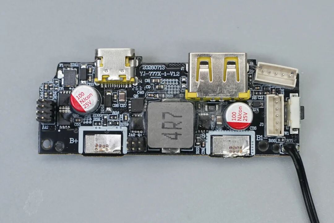 拆解报告：倍思20000mAh 45W自带双线移动电源图40