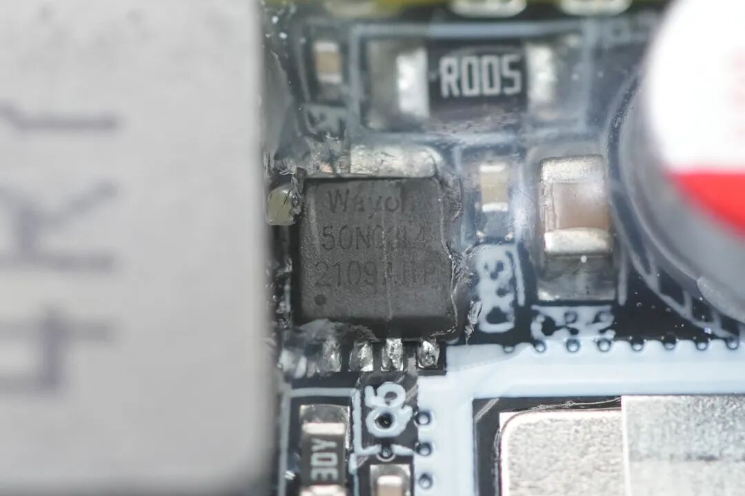 拆解报告：倍思20000mAh 45W自带双线移动电源图46