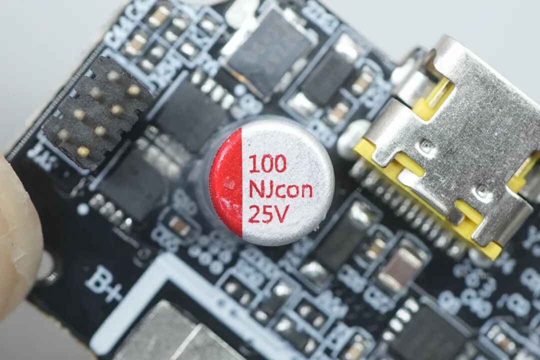 拆解报告：倍思20000mAh 45W自带双线移动电源图51