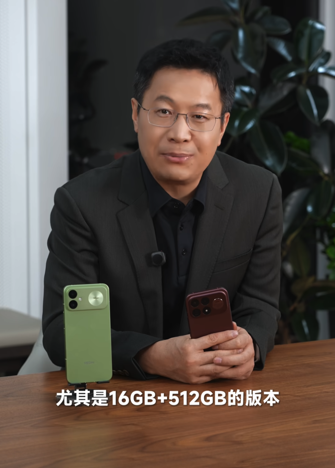 苹果iPhone Duo火爆官网发货排到明年;“疯狂小杨哥”张庆杨宣布复播;能飞的特斯拉第二代Roadster跑车亮相;国铁新增X字头动车组列车...图8
