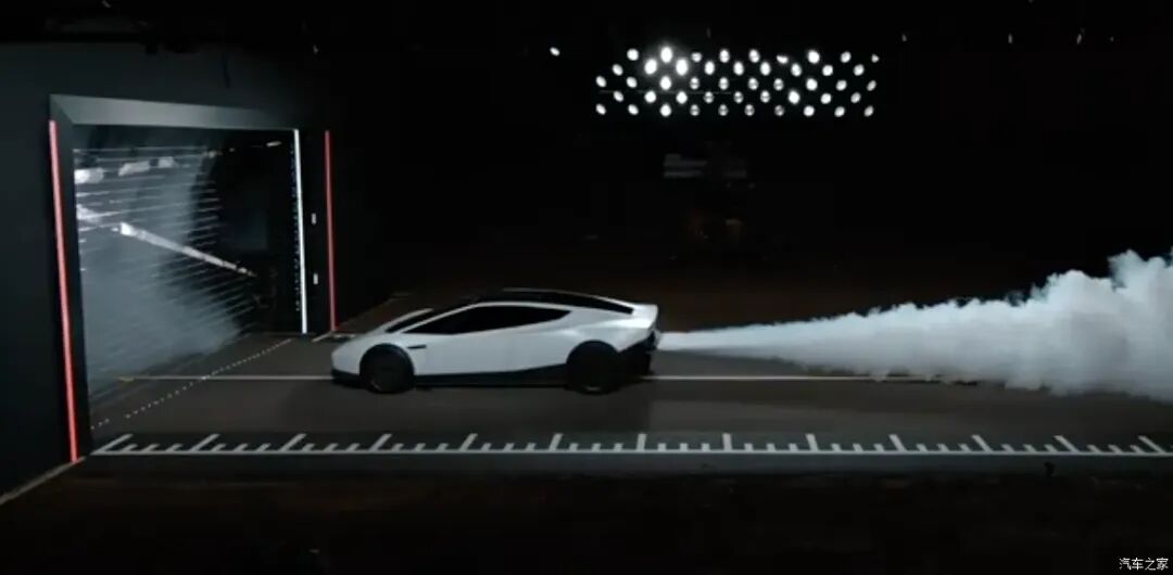 可回收火箭一样移动？特斯拉全新Roadster发布！这把真能飞？！图11