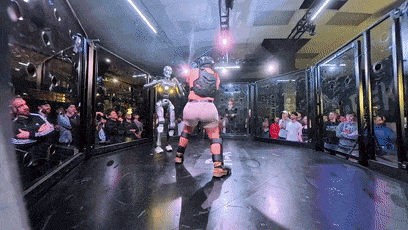 机器人失控？主播花 67 万买个机器人，结果自己被暴打一顿！图10