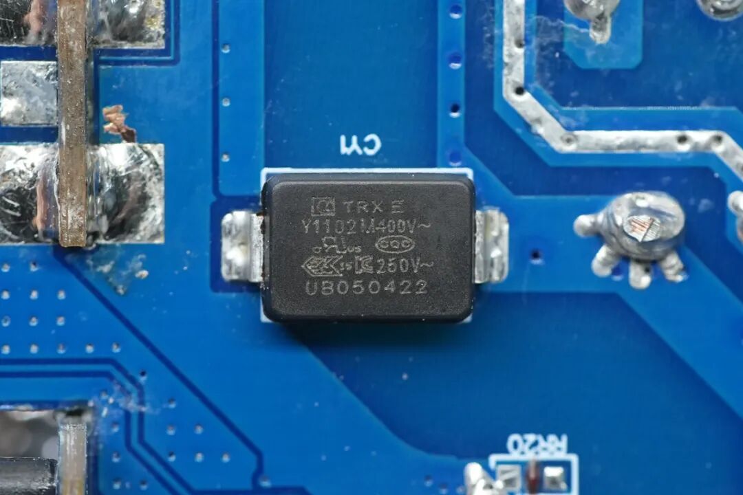 拆解报告:200W 4C1A智显屏碳化硅桌充图61
