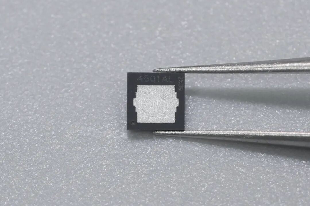 源极底置、双面散热！中晶新源推出 SGT SMT4501ALRNSCG图1