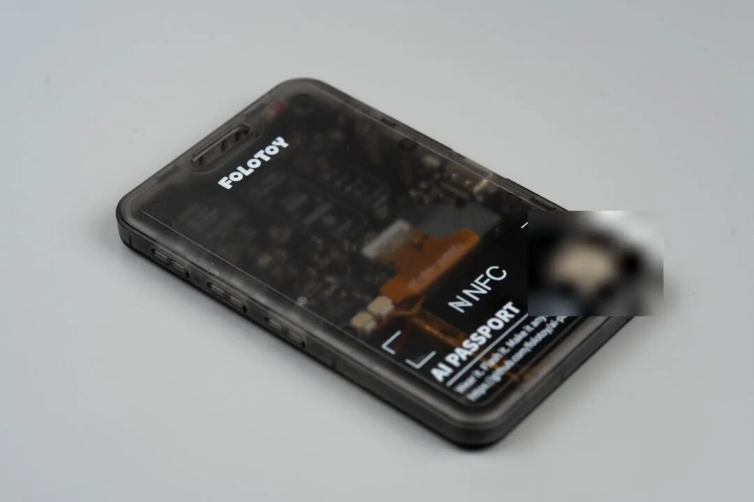 99元的开源牛马工作牌拆解:ESP32-C3加2.4寸彩屏,半透明外壳,后盖直接印着GitHub地址!图7