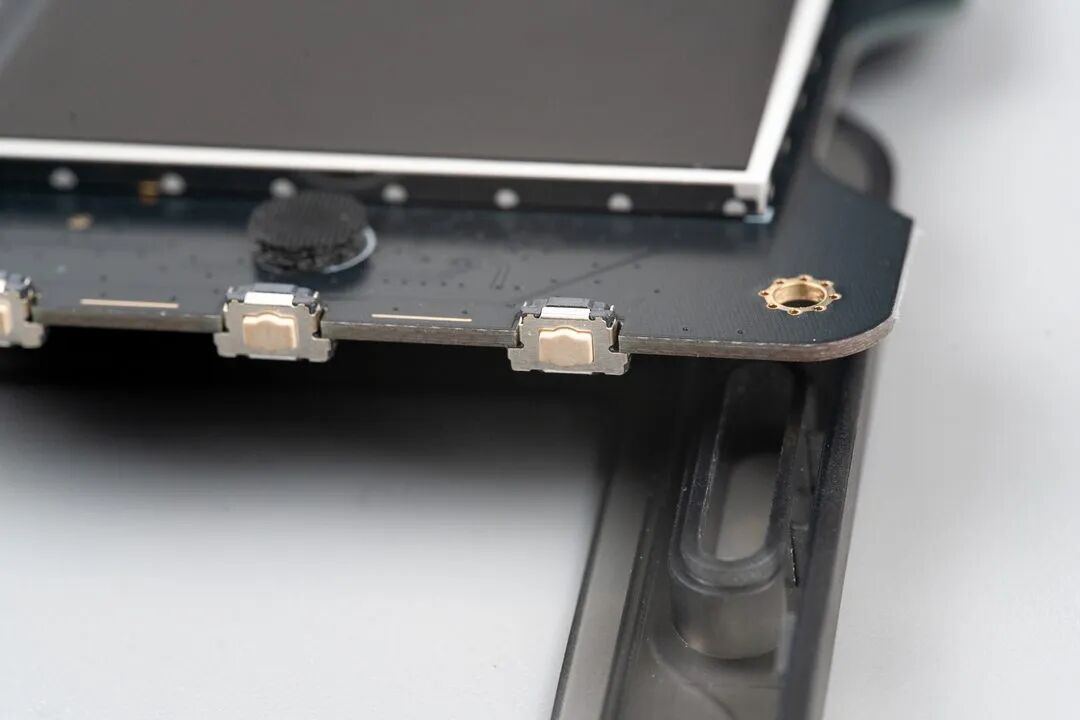 99元的开源牛马工作牌拆解:ESP32-C3加2.4寸彩屏,半透明外壳,后盖直接印着GitHub地址!图11