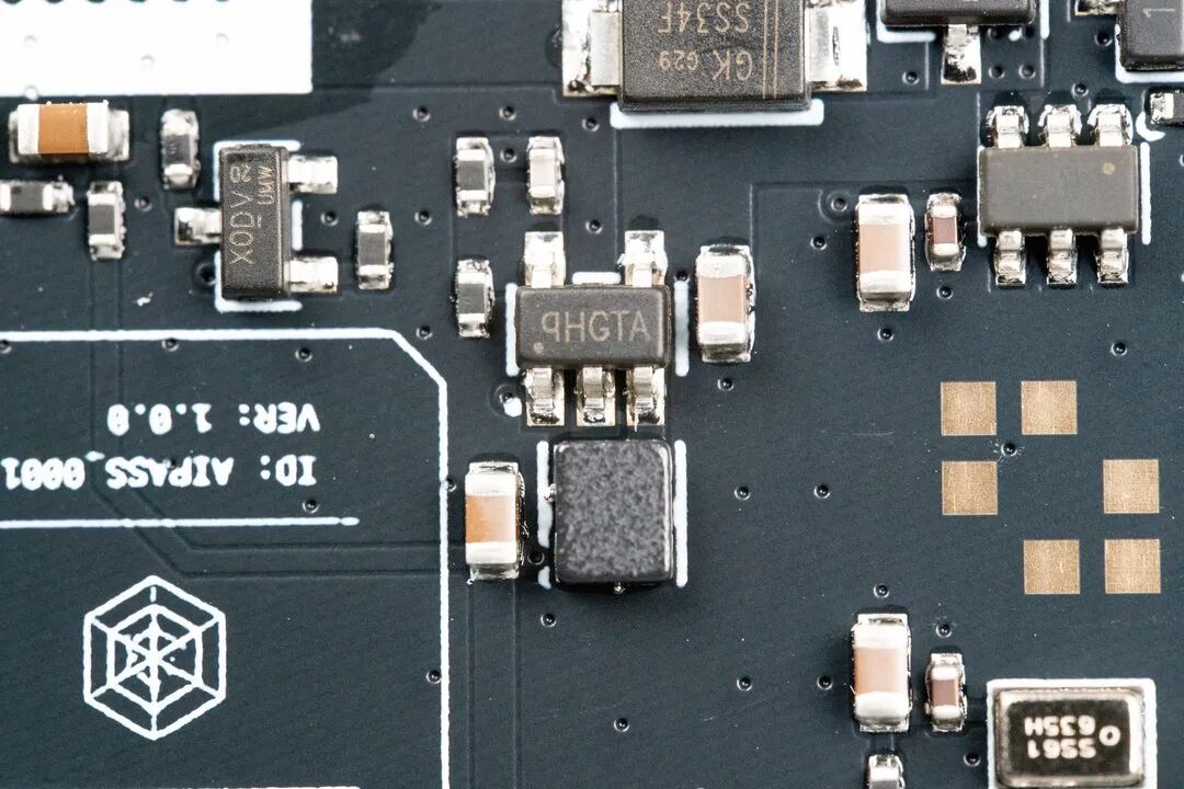 99元的开源牛马工作牌拆解:ESP32-C3加2.4寸彩屏,半透明外壳,后盖直接印着GitHub地址!图15