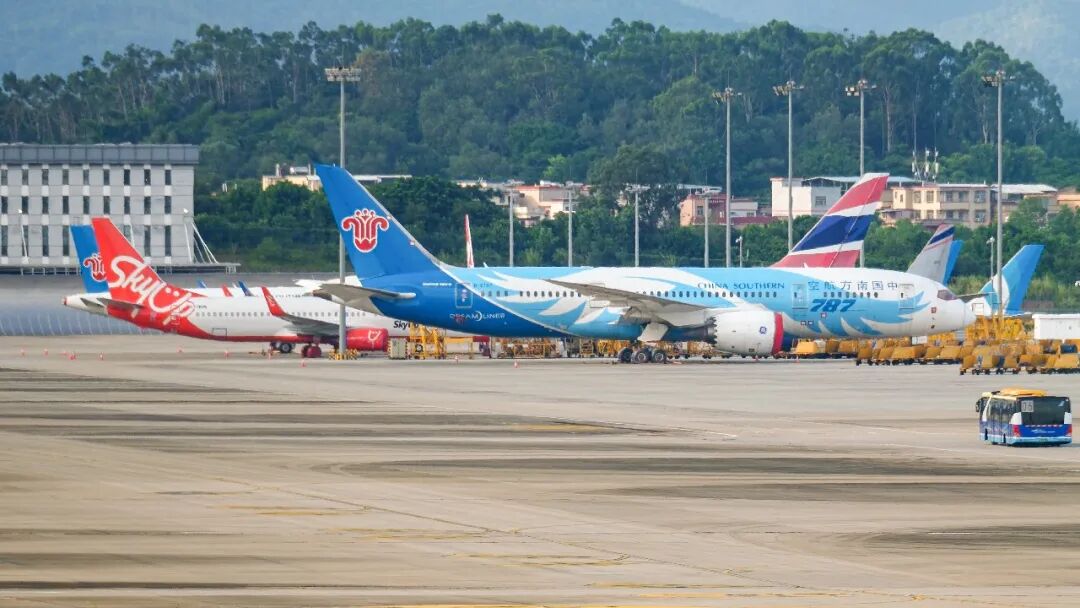 原中国南航一架737流转到乌克兰服务图3