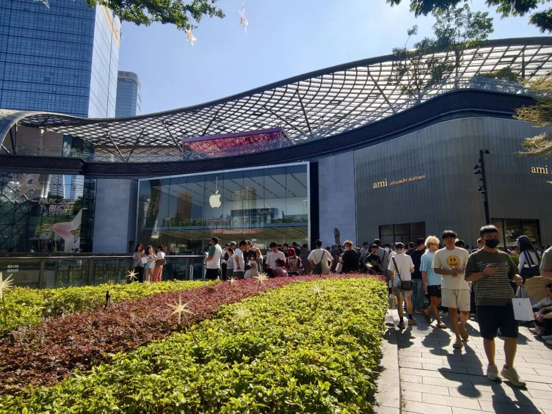 iPhone Duo广州开售首日！黄牛吐槽：加价1000都有人骂图1