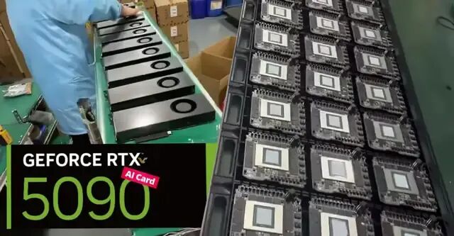 内部视频曝光!大批RTX 5090进入改装工厂,换装涡轮散热器变身AI卡图1