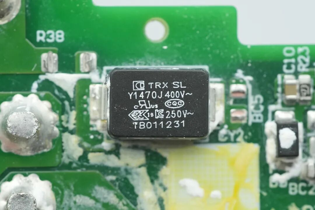 拆解报告:联想150W多口USB-C氮化镓电源适配器图77