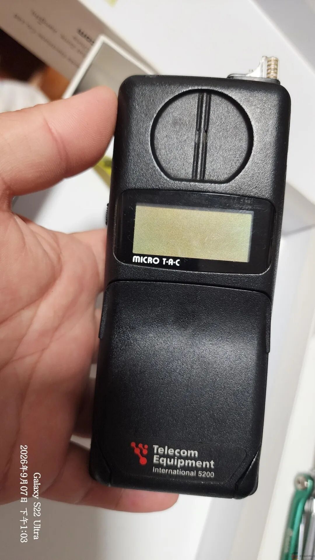 拆解33年前的摩托罗拉第一部GSM手机，看看当年都有哪些芯片图1