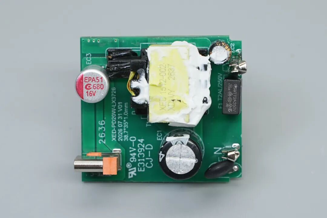 拆解报告：白牌20W印标USB-C充电器图19