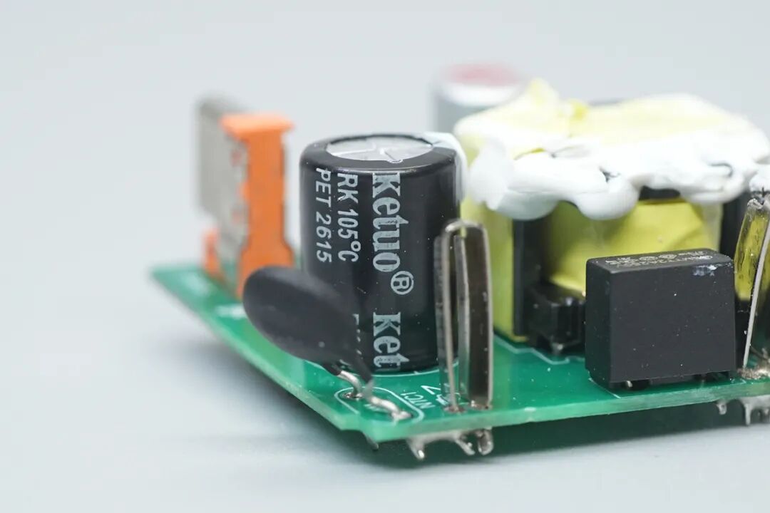 拆解报告：白牌20W印标USB-C充电器图24
