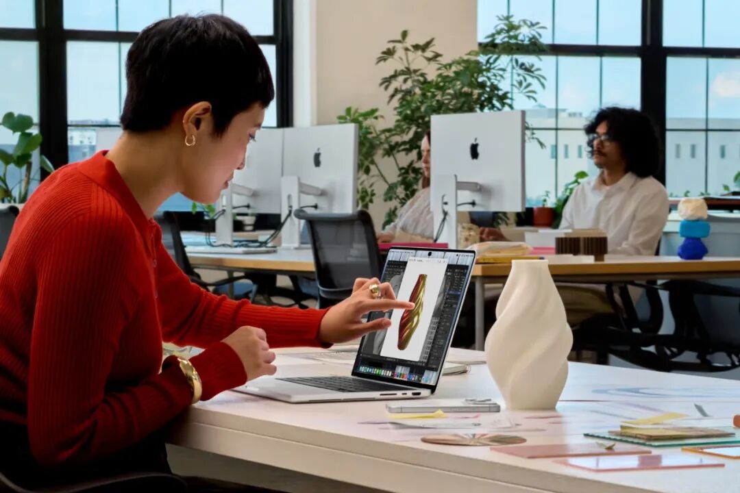 刚刚，MacBook 进入触屏时代，顶配卖到 11 万 | 现场上手图11