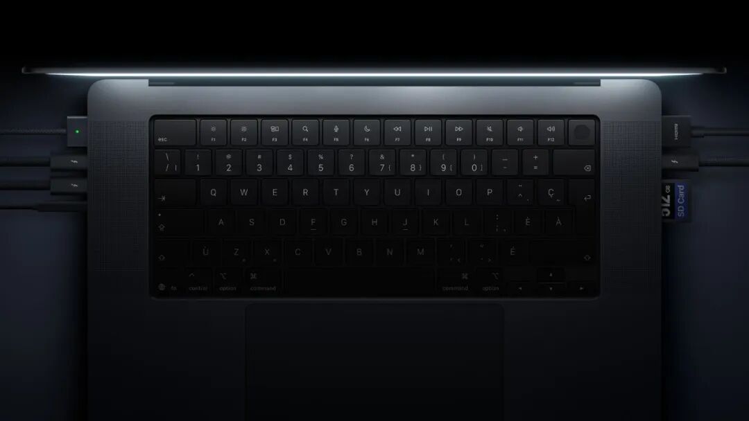 刚刚，MacBook 进入触屏时代，顶配卖到 11 万 | 现场上手图17